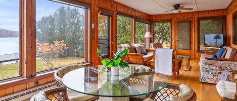 Televisión, futbolito y tenis de mesa