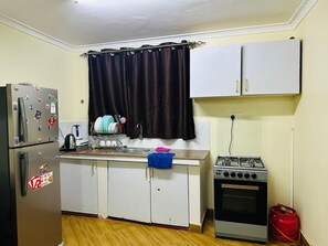 Private kitchen - Terrific 1-bedroom apartment in vibrant Nairobi perfect for your stay (Nairobi)