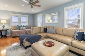 Smart TV, fireplace - Cayuga Lake | Dock | Sleeps 10 | Near Wineries (Aurora)