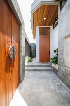 المنشأة من الخارج