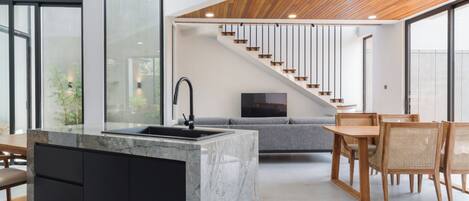 Casa, vista a la alberca | Cocina privada