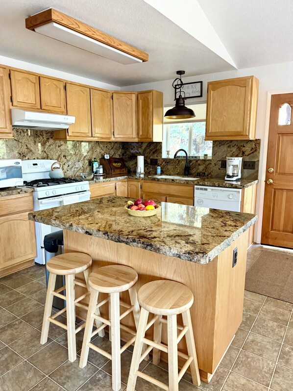 Microondas, horno, parrilla de estufa y lavavajillas 