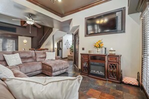 Tv, dvd-afspiller, stereoanlæg