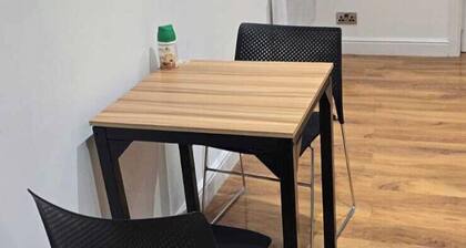 Milton Keynes Studio 2 Minute drive to City Centre