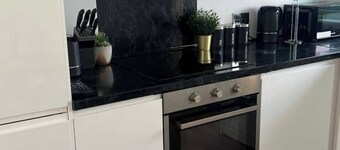 Milton Keynes Studio 2 Minute drive to City Centre