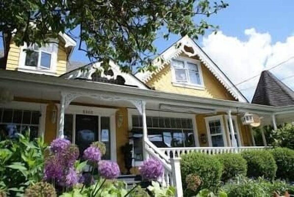 Exterior - Unique Island Ocean Room (Chemainus)