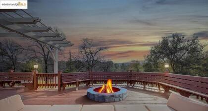 Serene Mountain Estate Near Yosemite –7BR Spacious, Game Room, Hot Tub.