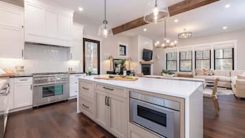 冰箱、微波炉、烤箱、炉灶