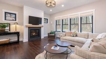 电视、壁炉、立体声音响、办公室