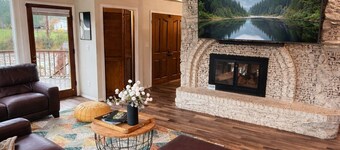 New HotTub, Sauna, Pool, Fire Pit, Arcade, Pets OK