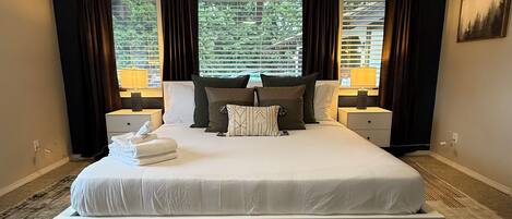 4 bedrooms, iron/ironing board, WiFi, bed sheets