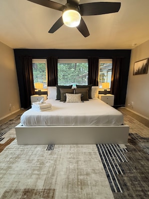 4 bedrooms, iron/ironing board, WiFi, bed sheets