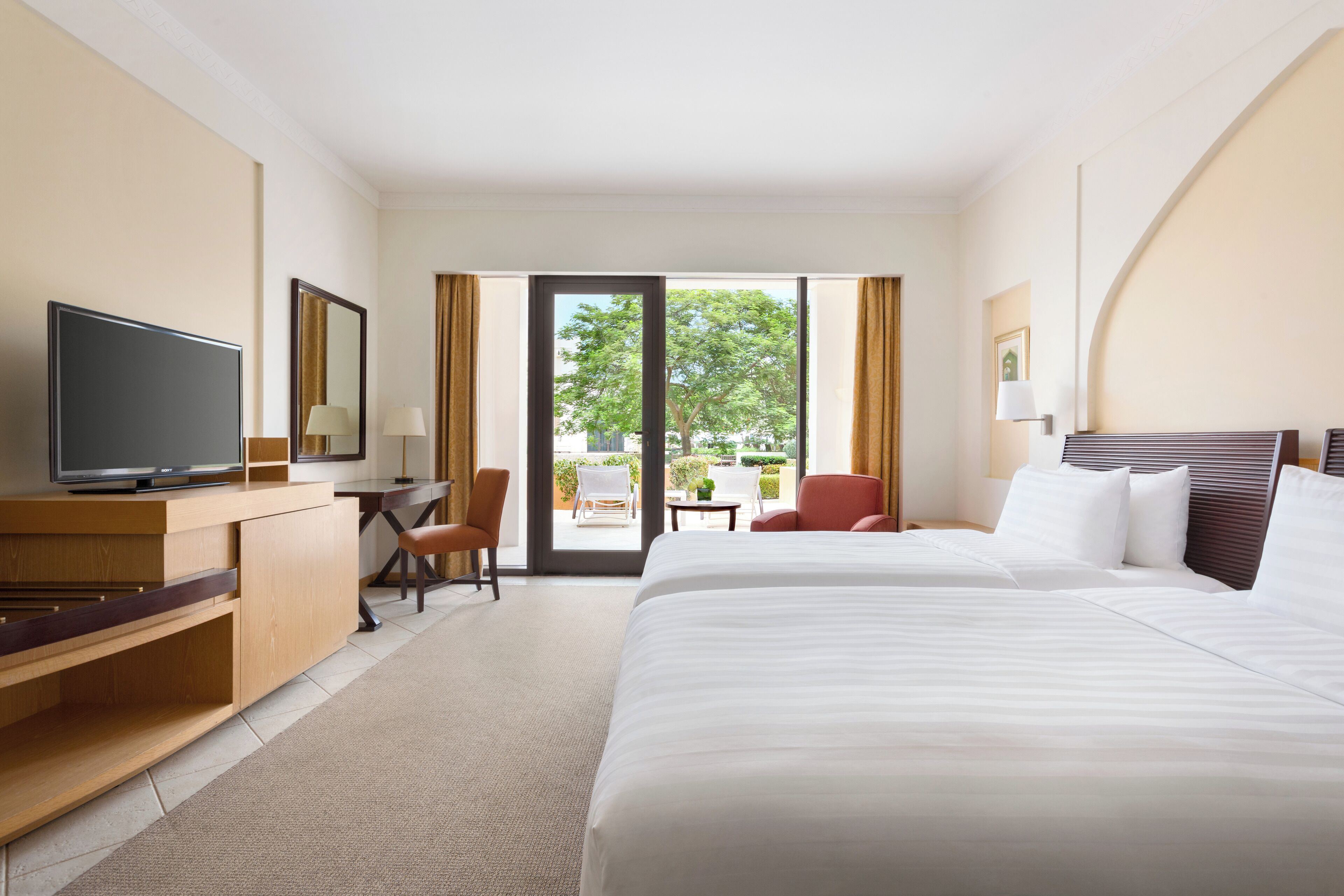 Een minibar, een kluis op de kamer, een strijkplank/strijkijzer