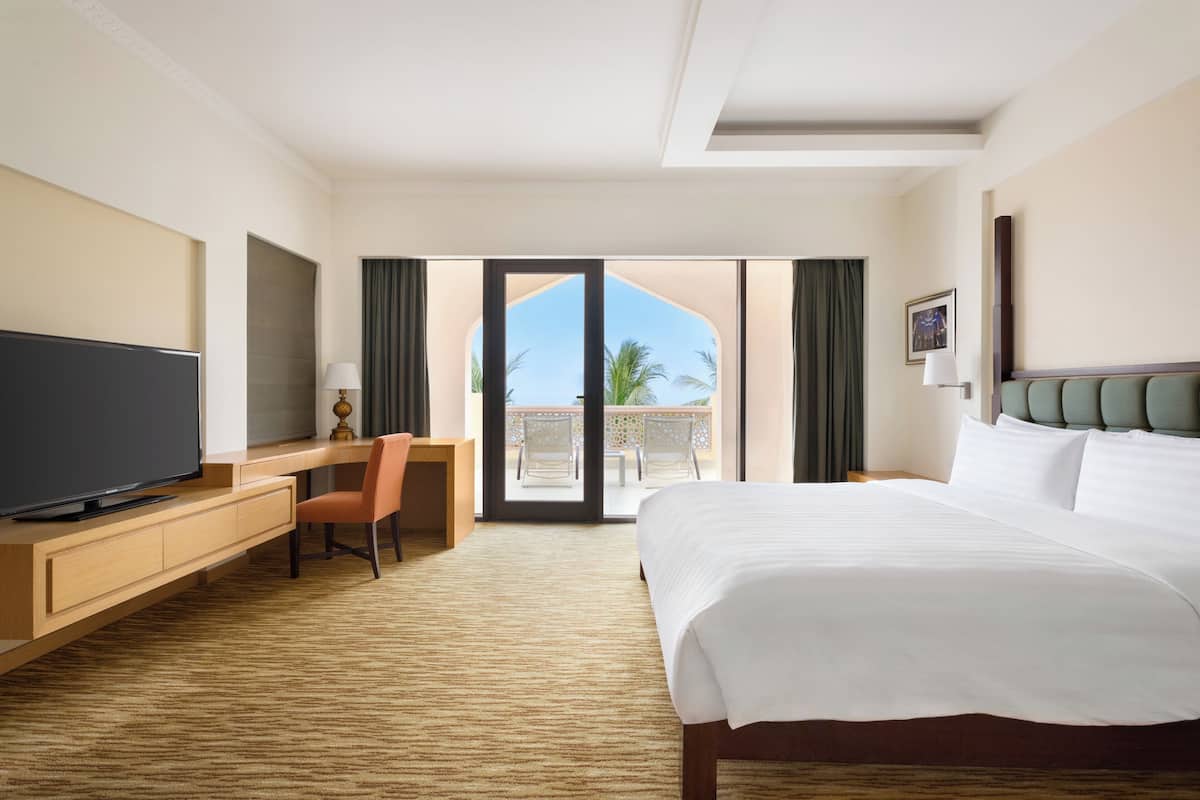 Een minibar, een kluis op de kamer, een strijkplank/strijkijzer