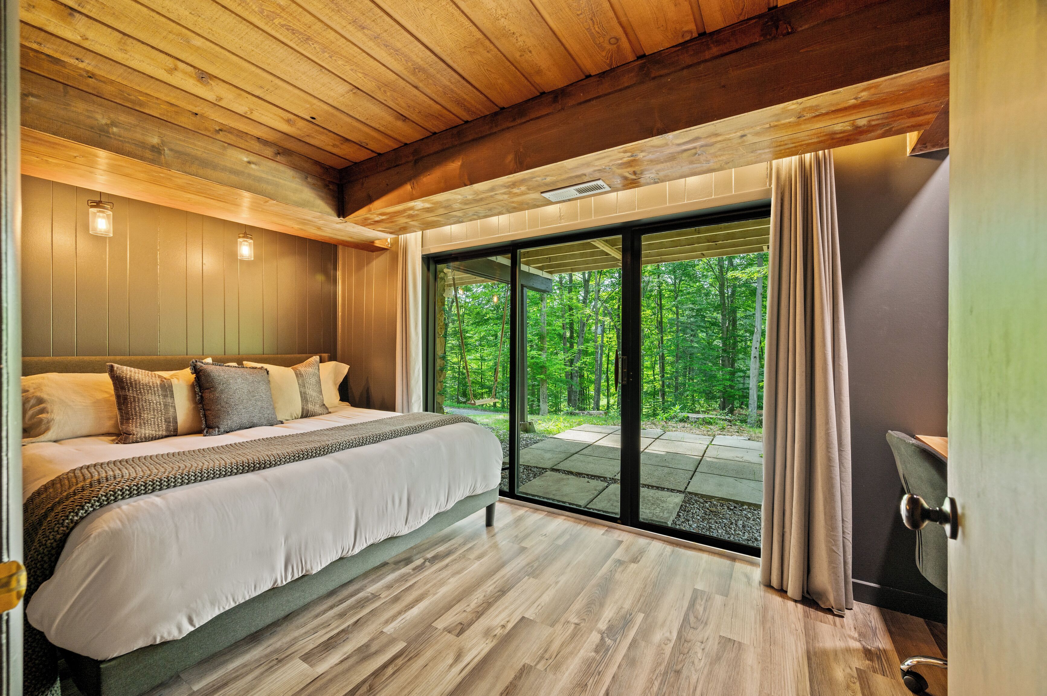 3 soverom, skrivebord, wi-fi (inkludert) og sengetøy