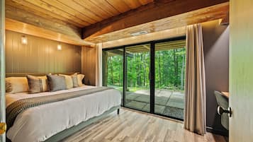 3 bedrooms, desk, free WiFi, bed sheets