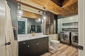 Hårføner, håndklær, såpe og sjampo