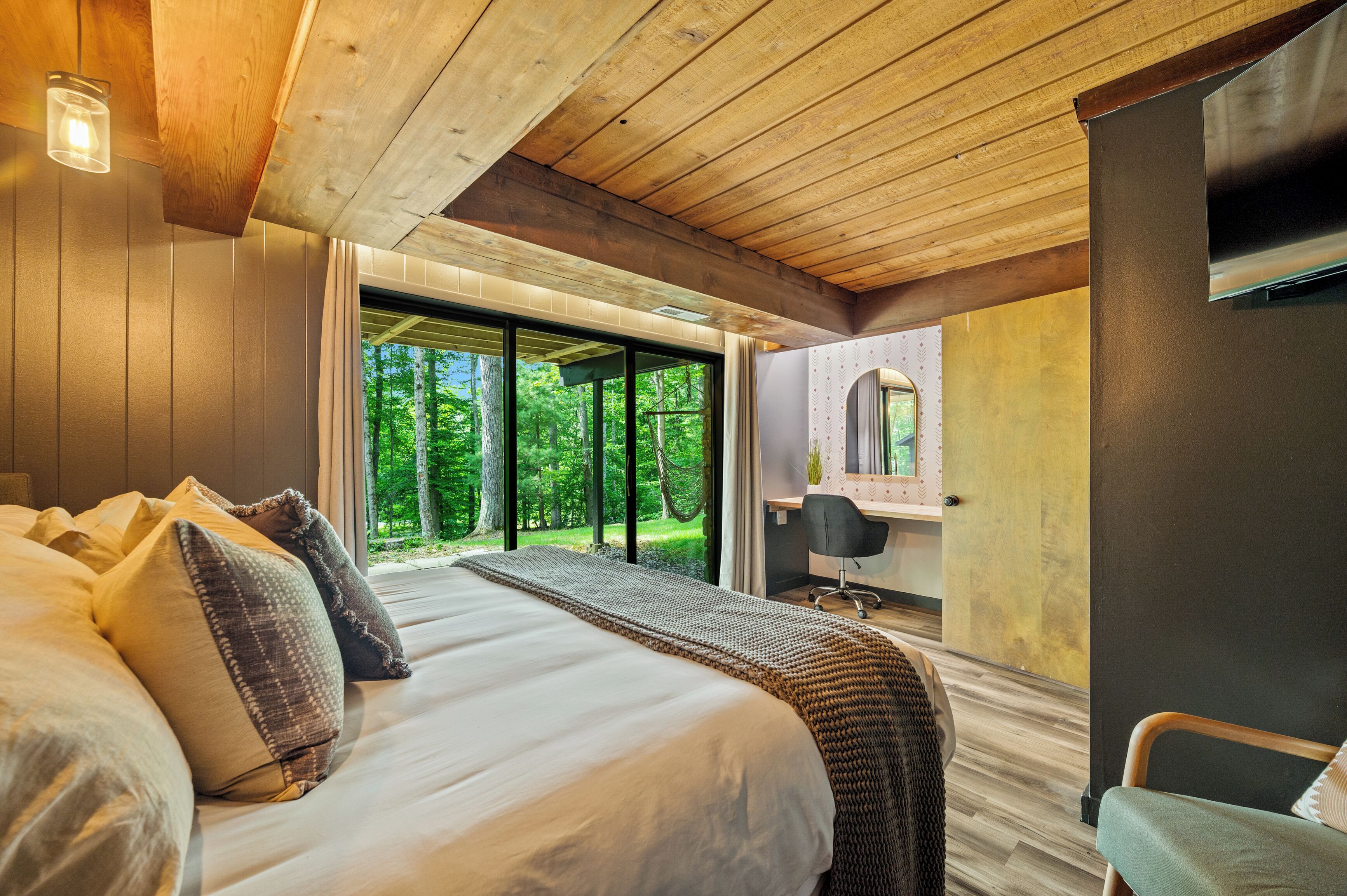 3 bedrooms, desk, free WiFi, bed sheets