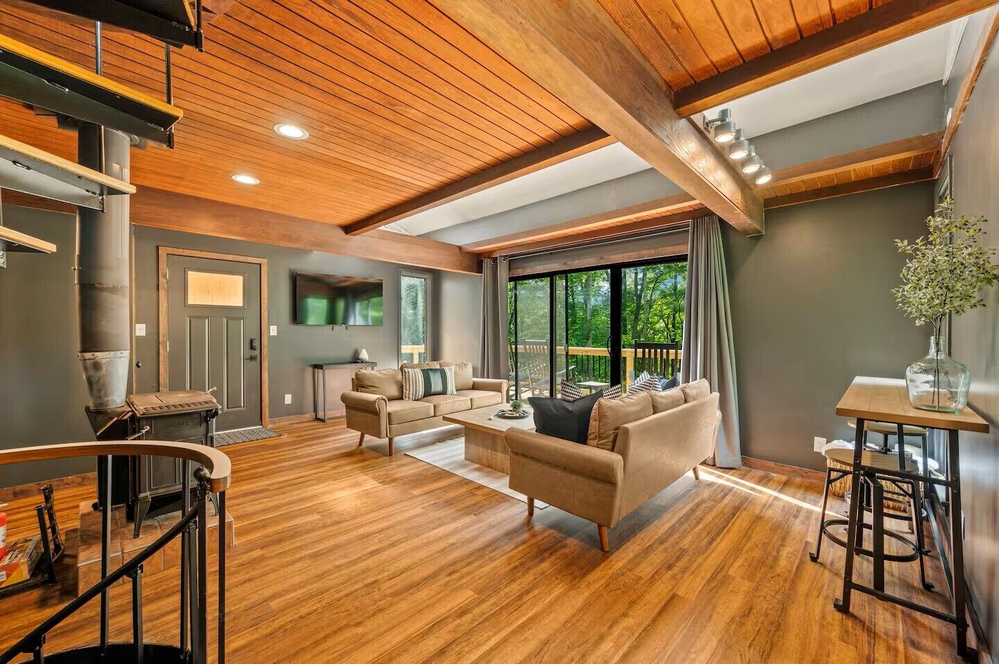 电视、壁炉、桌上足球