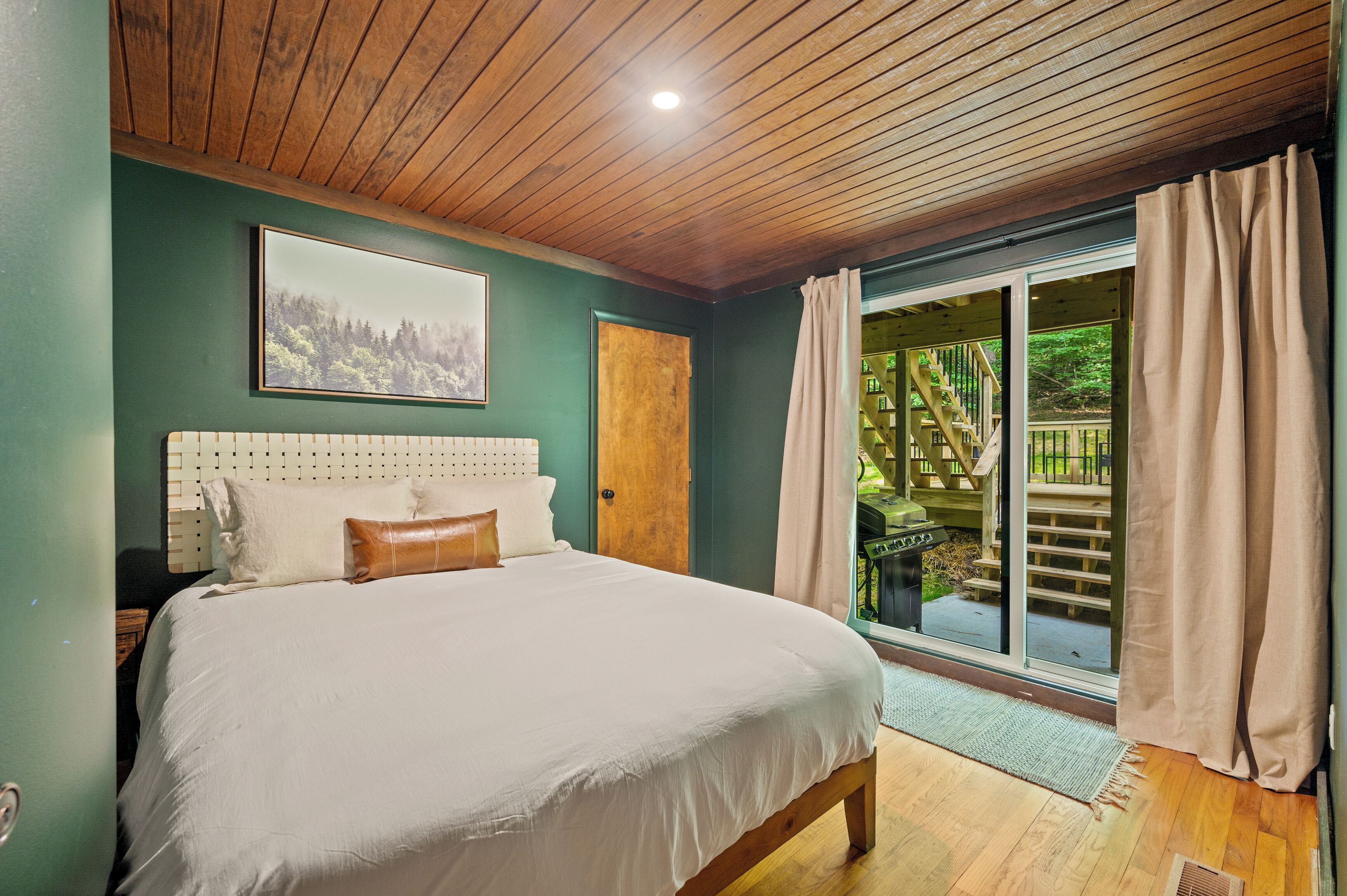 3 bedrooms, desk, free WiFi, bed sheets