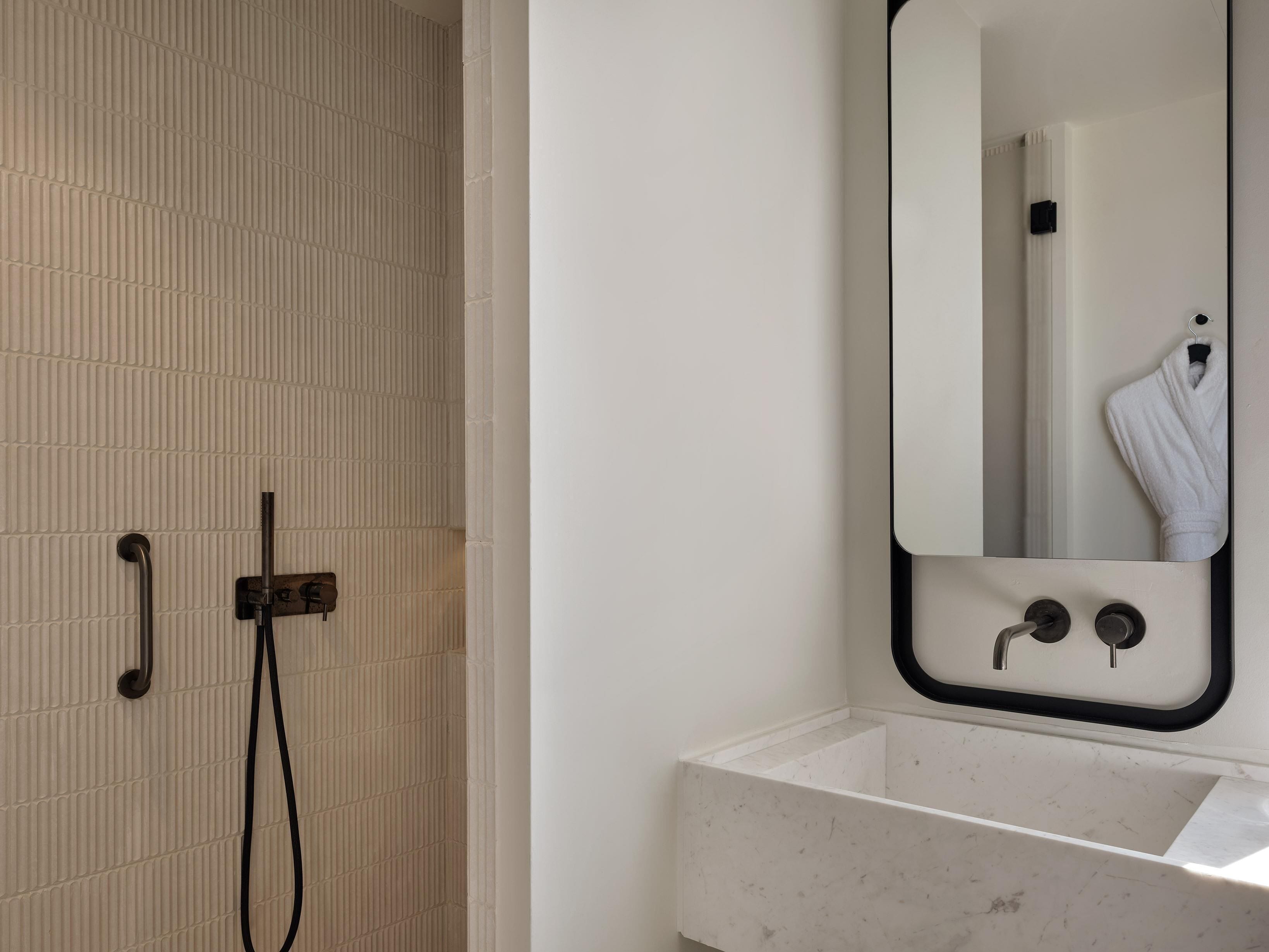 Room, 1 King Bed, Hot Tub, Sea View | Bathroom