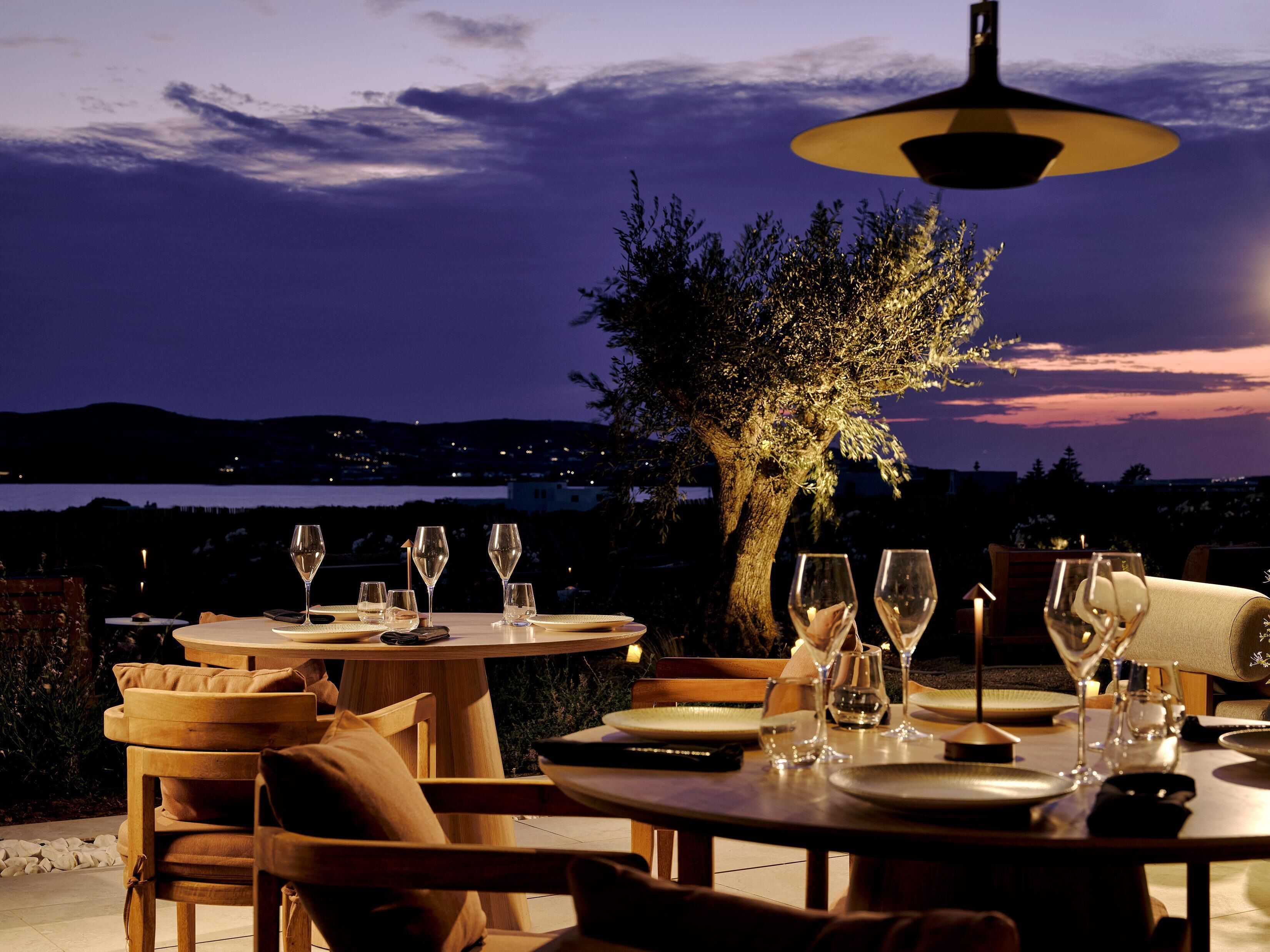 2 restaurants servant le déjeuner, le souper et le brunch