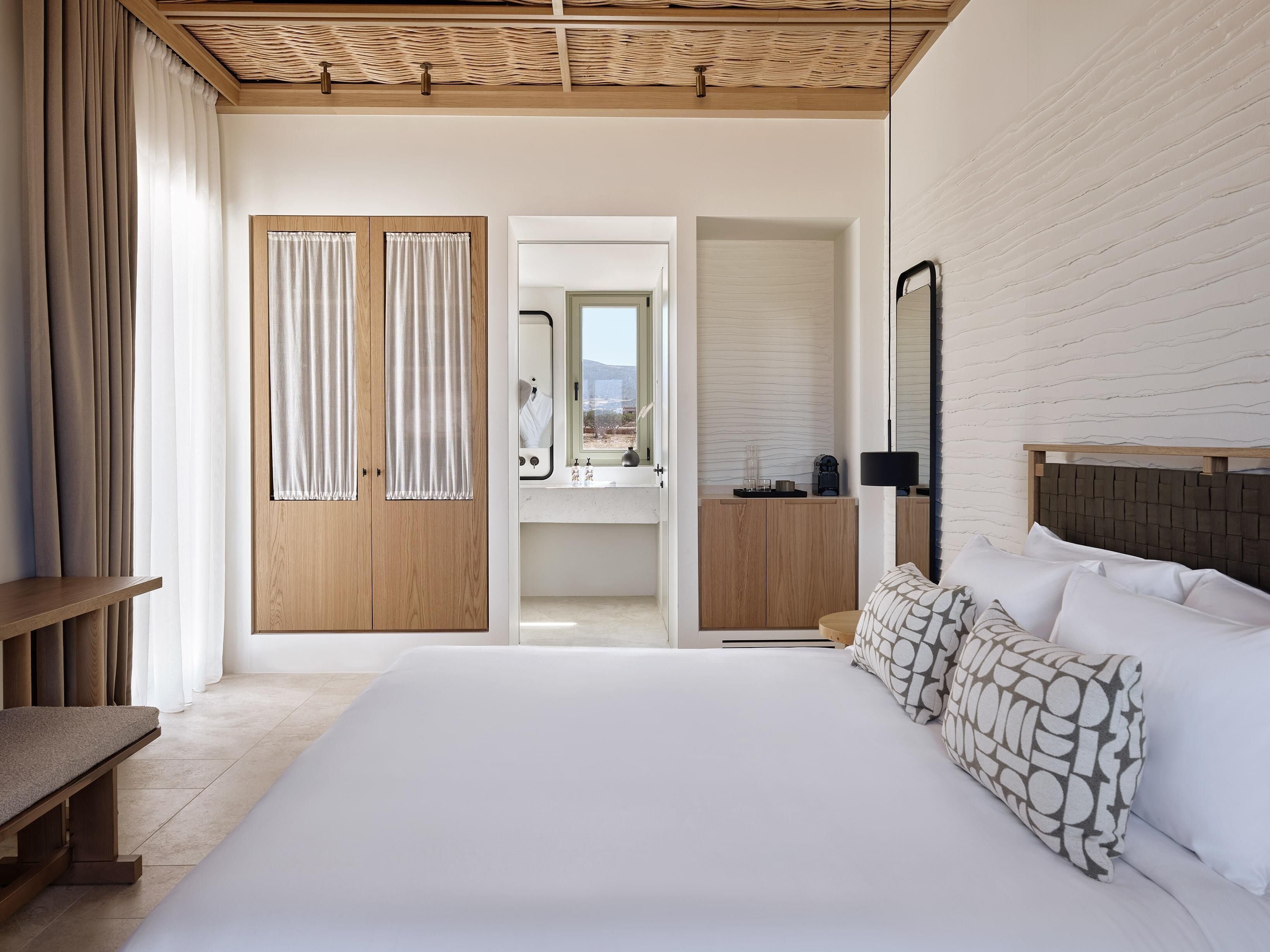 Room, 1 King Bed, Hot Tub, Sea View