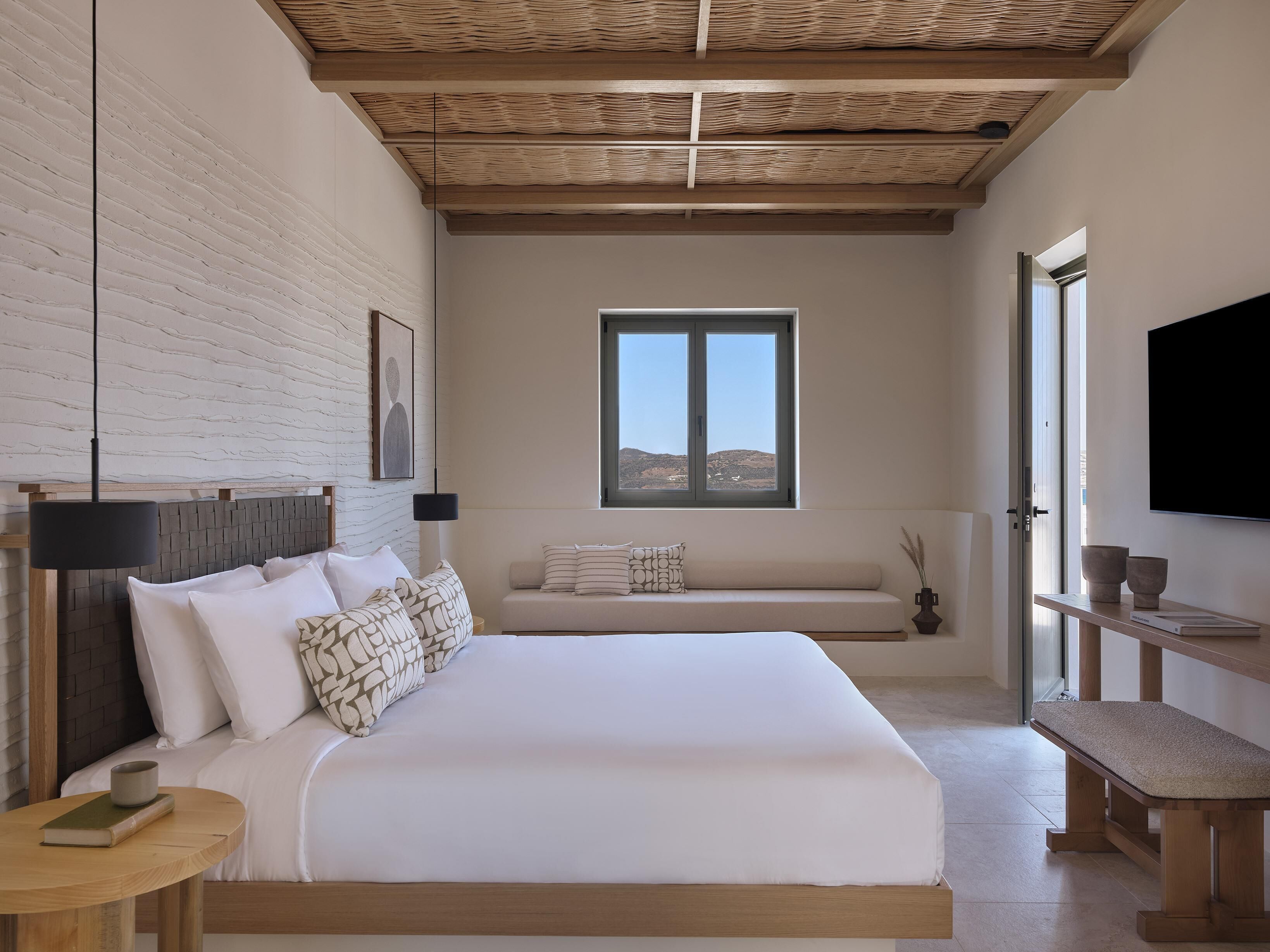 Chambre, 1 très grand lit, bain à remous, vue mer