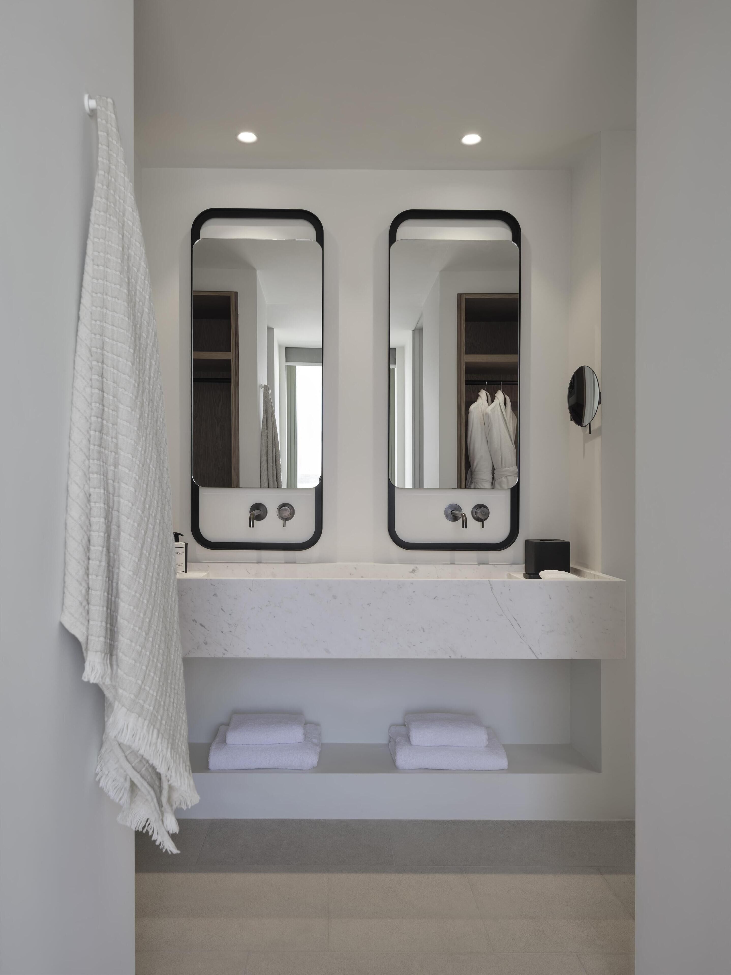 Suite Deluxe, 1 habitación, alberca privada | Baño | Regadera, regadera tipo lluvia, amenidades de baño gratuitas 