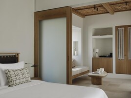 Hypo-allergenic bedding, minibar, in-room safe, blackout curtains