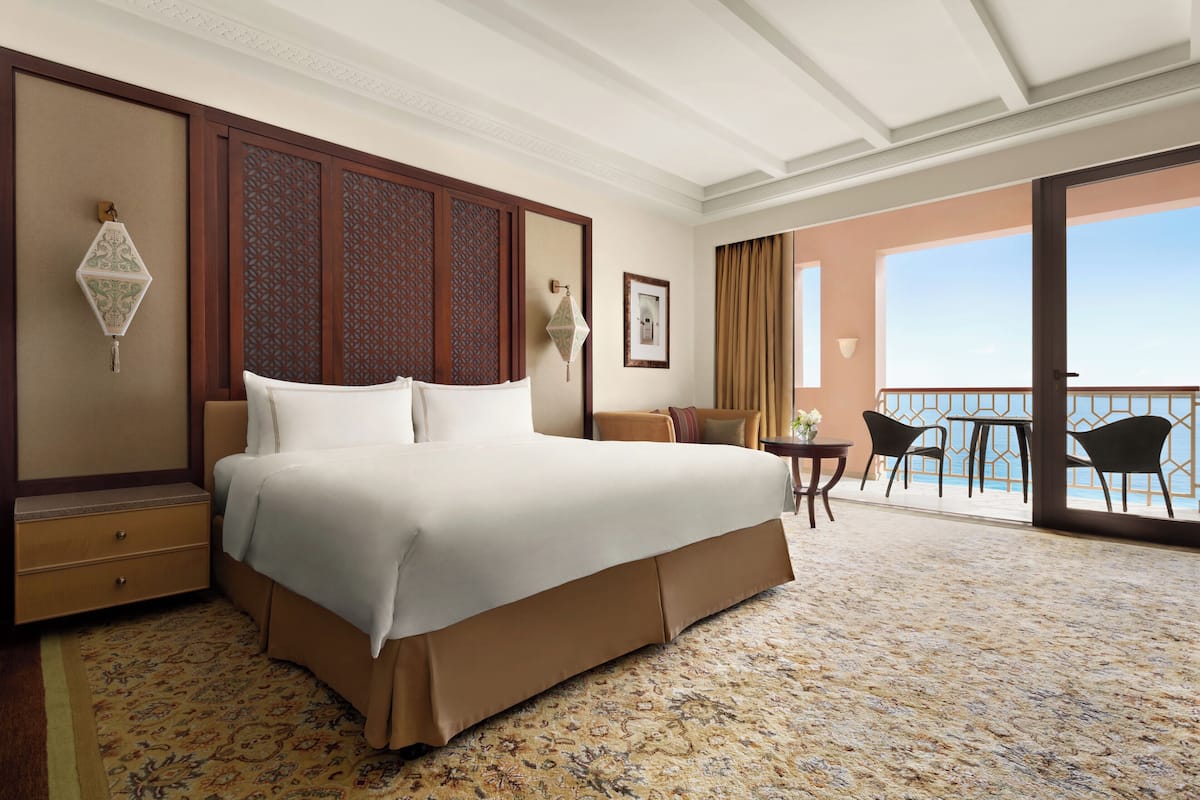 Premier Room, 1 King Bed, Sea View | Premium bedding, minibar, in-room safe, iron/ironing board