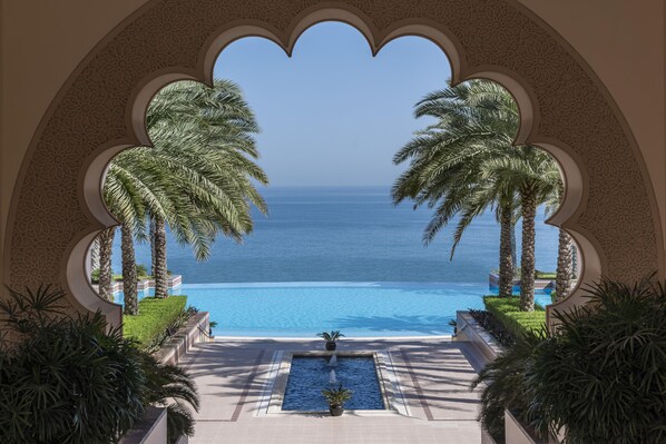 حمام سباحة