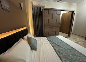 Room - Luxe Nest (Luxor)