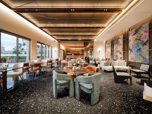 Bar (on property) - Novotel Kunming Yunjin (Kunming)