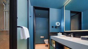 A modern bathroom with a large mirror, a towel rack, and a toilet. - Novotel Kunming Yunjin (Kunming)