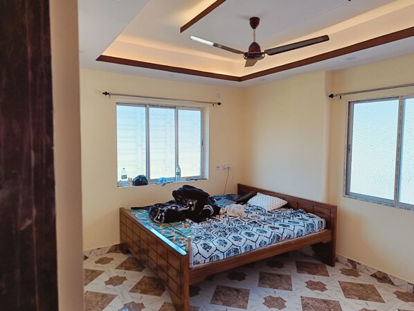 3 bedrooms, iron/ironing board, WiFi