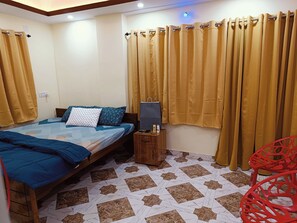 3 bedrooms, iron/ironing board, WiFi - Spacious 3-bedroom apartment in beautiful Kolkata with AC (Kolkata)