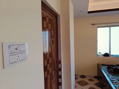 Spacious 3-bedroom apartment in beautiful Kolkata with AC