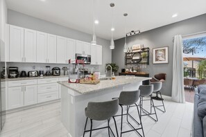 Mikroaaltouuni, uuni, liesi, astianpesukone