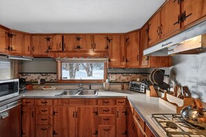 ثلاجة، ميكروويف، فرن، موقد طهي مسطح