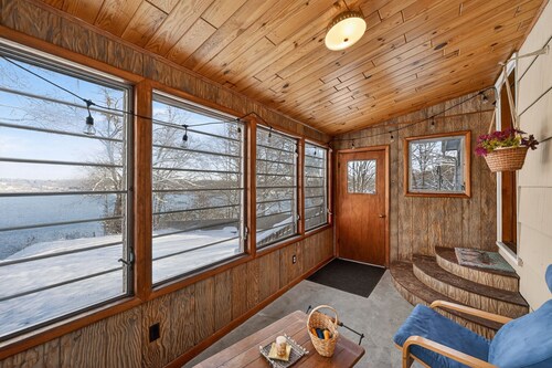 Honeywood- Just listed! Waterfront Summer Escape | Private Dock & Swimming