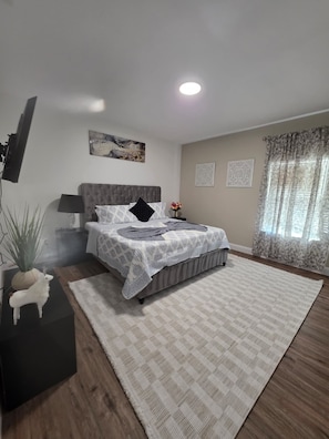 4 bedrooms, desk, iron/ironing board, free WiFi - Emerald at panther Spacious 4-bedroom townhome in Fort Worth with AC (Fort Worth)