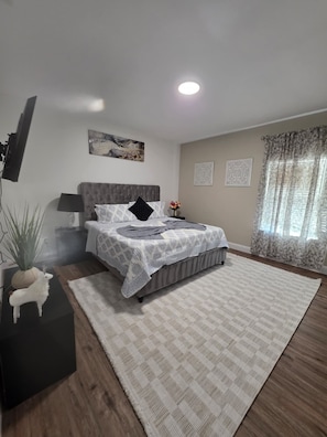 4 bedrooms, desk, iron/ironing board, free WiFi - Emerald at panther Spacious 4-bedroom townhome in Fort Worth with AC (Fort Worth)