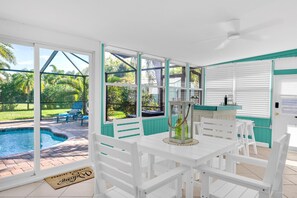 Outdoor dining - 4bdrm, heated pool, 2mi to beach, fully renovated (Bonita Springs)