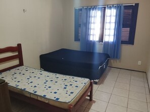 Silitysrauta/-lauta, ilmainen Wi-Fi, vuodevaatteet