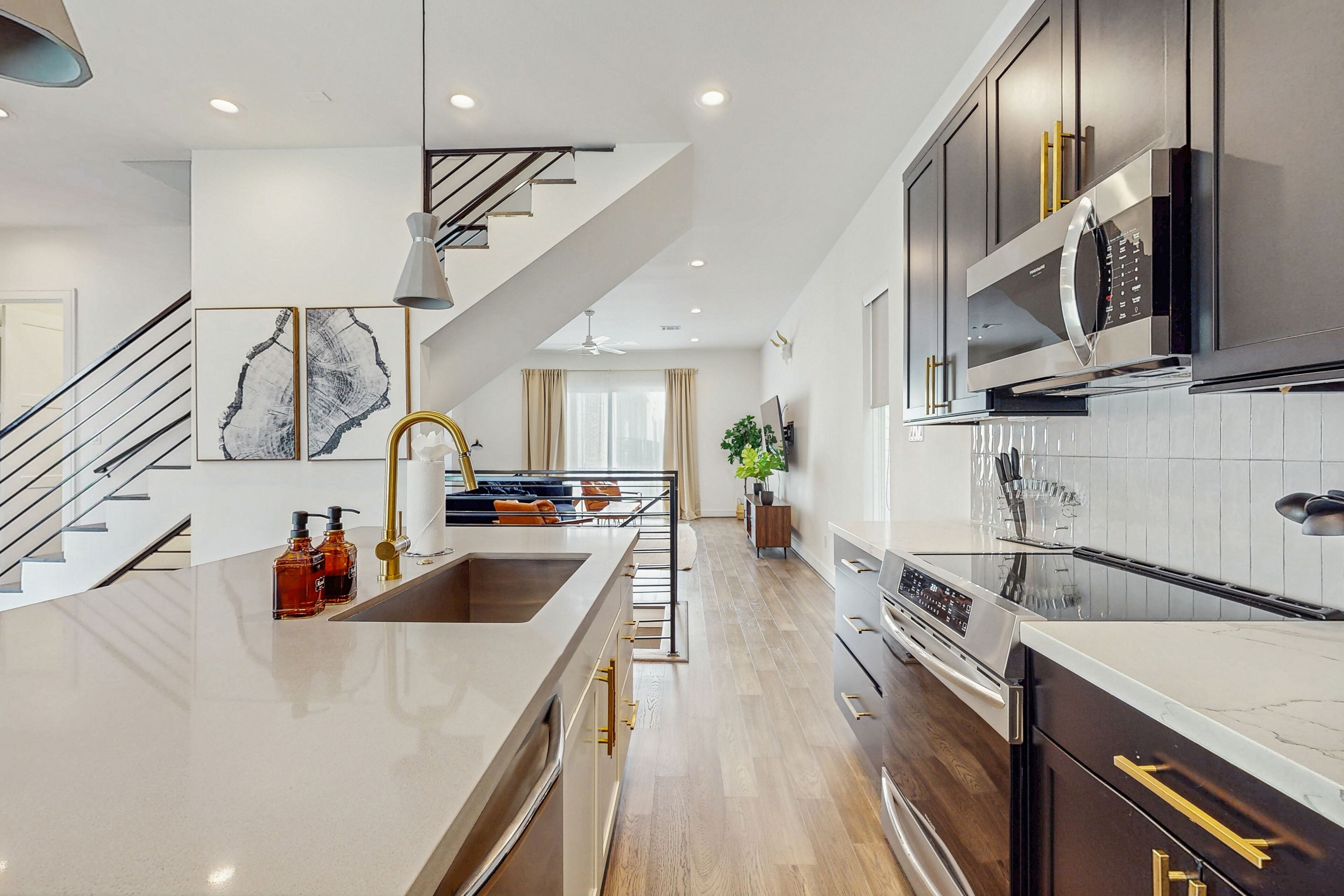 冰箱、微波炉、烤箱、炉灶