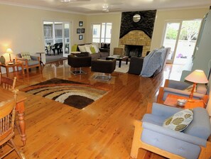 Living area - Private Estate with Main House + Cabins — Exclusive Use (Coochiemudlo Island)