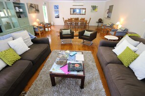 Living area - Private Estate with Main House + Cabins — Exclusive Use (Coochiemudlo Island)