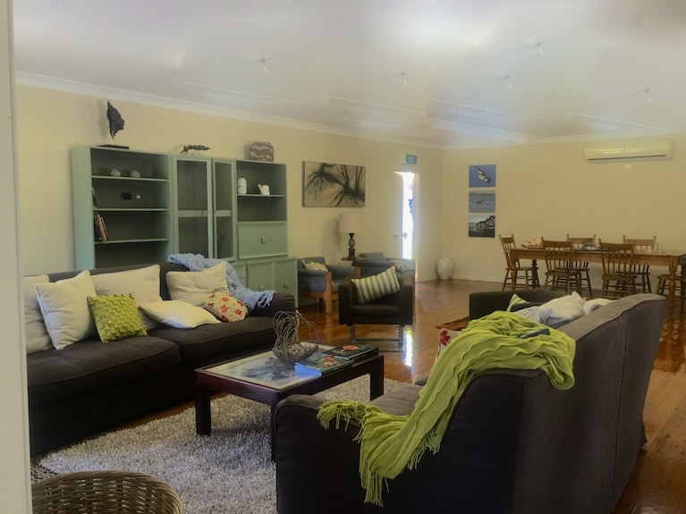 Private Estate With Main Heritage House + Cottages Exclusive Use - Coochiemudlo Island