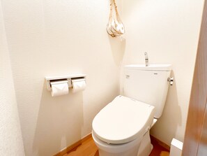 Hair dryer, bidet, towels, soap - Asakusa 2BR-3DoubleBeds, AC&WiFi (Taito City)
